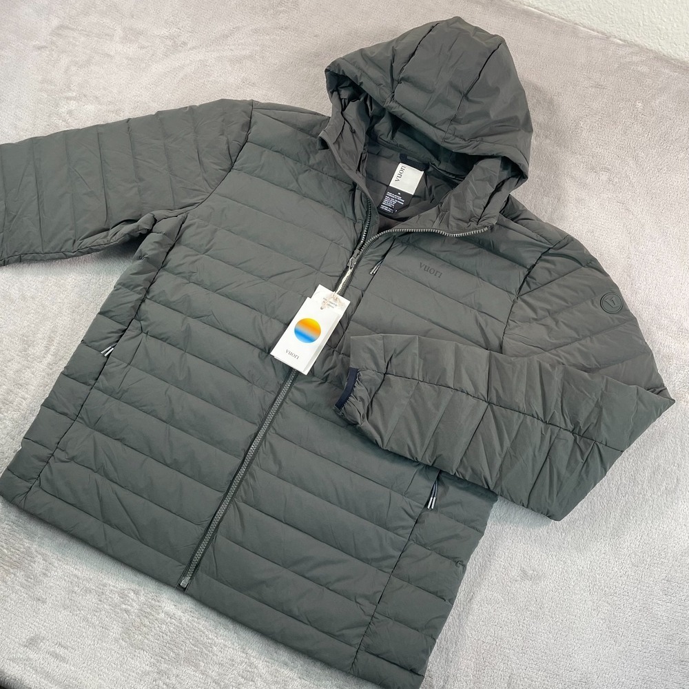 Vuori Steadfast Hooded Down Jacket Men Men XL Balsam Puffer Full Zip NWT $298